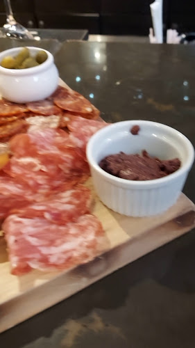 Opinii despre The Easy Pour Wine Bar în Cambridge - Hospitality and gastronomy