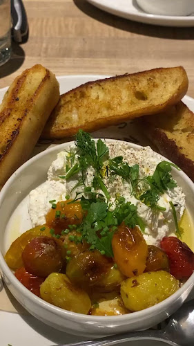 Moxies Scarborough Restaurant