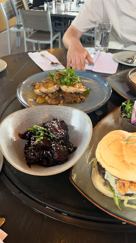 19 Okanagan Grill + Bar