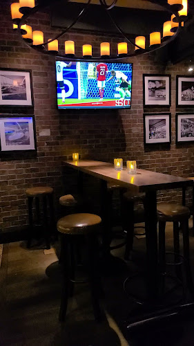 Browns Socialhouse Lower Lonsdale - Hospitality and gastronomy