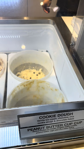 Opinii despre COWS Whistler în Whistler - Hospitality and gastronomy