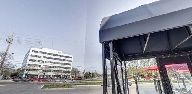 2750 Iris St, Ottawa, ON K2C 3C9