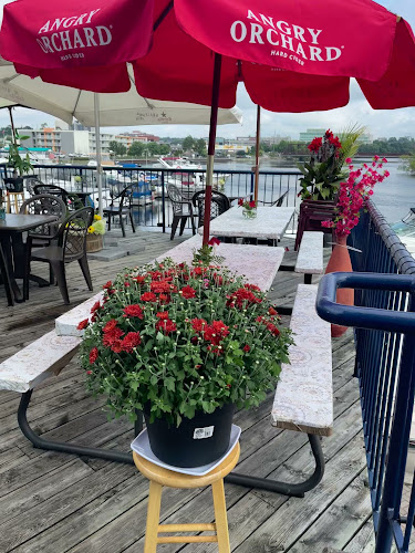 Light House Lounge & Grill