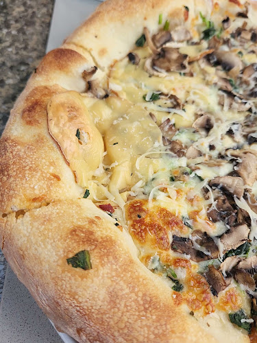 Opinii despre Giovanni's Snack Bar & Pizzeria în Ottawa - Hospitality and gastronomy