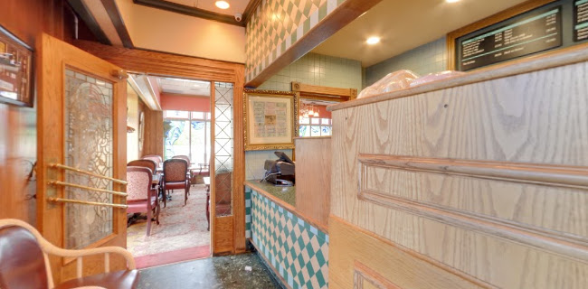 Peter's on Eglinton Restaurant - Mississauga