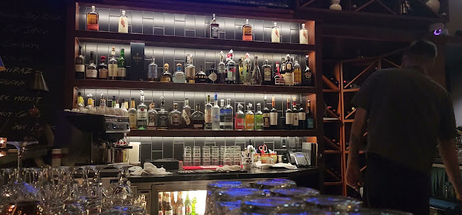 Moxies Victoria Restaurant