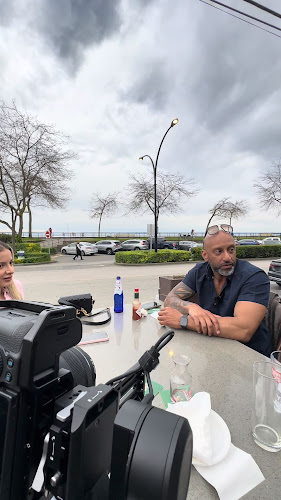 Opinii despre West Beach Bar & Grill în White Rock - Hospitality and gastronomy