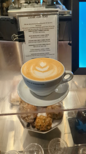 Opinii despre Phil & Sebastian Coffee Roasters - Simmons Building Cafe în Calgary - Hospitality and gastronomy