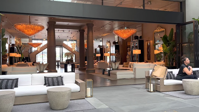 Opinii despre RH Courtyard Restaurant at RH Toronto în Toronto - Hospitality and gastronomy