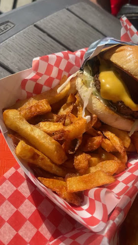 Opinii despre All Out Burger în Ottawa - Hospitality and gastronomy