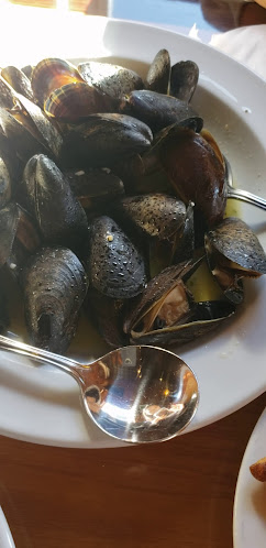 Opinii despre The Boathouse Seafood Restaurant And Waterfront Patio în Belleville - Hospitality and gastronomy