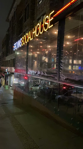 Comentarii opinii despre Browns Socialhouse Lower Lonsdale