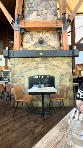 Opinii despre Lakeside Beach Club în Cultus Lake - Hospitality and gastronomy