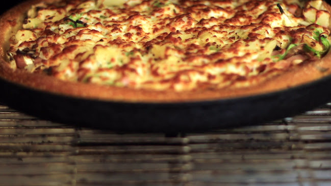 Opinii despre 2 for 1 Family Pizza 🍕 Canarama în Saskatoon - Hospitality and gastronomy