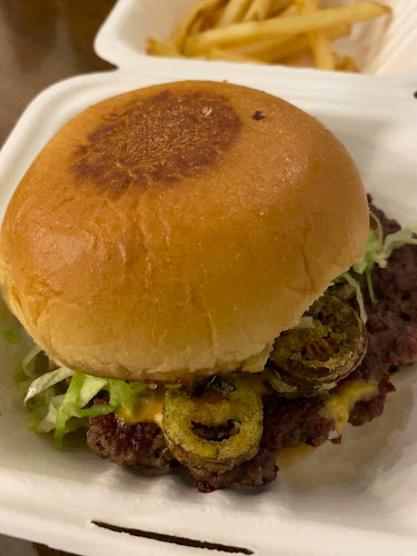 Opinii despre Cabano's Cheeseburgers în Toronto - Hospitality and gastronomy