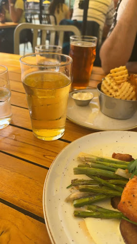 Opinii despre Tap & Barrel • Shipyards în North Vancouver - Hospitality and gastronomy