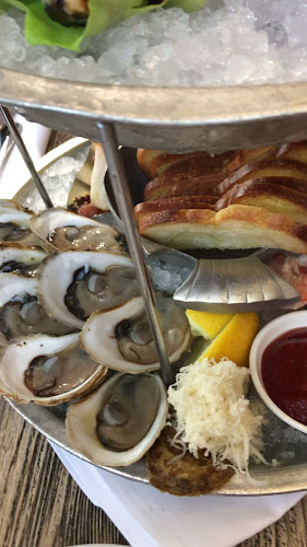 Opinii despre Tide and Vine Oyster House în Niagara Falls - Hospitality and gastronomy