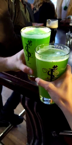 Opinii despre St. James Corner Restaurant & Irish Pub în Calgary - Hospitality and gastronomy