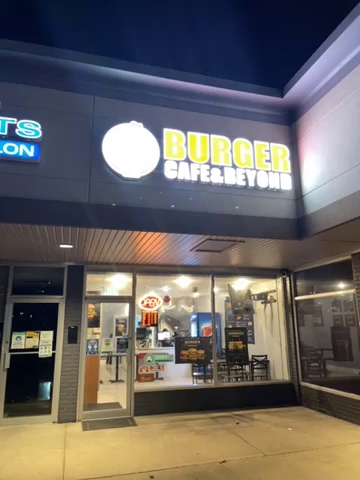 Opinii despre Burger Cafe & Beyond în St. Catharines - Hospitality and gastronomy