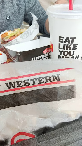 Opinii despre Carl’s Jr. în Regina - Hospitality and gastronomy