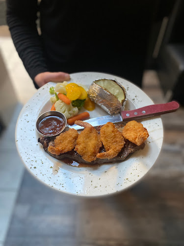 Kisavos Restaurant & Lounge, 1820 Broadway Ave, Saskatoon, SK S7H 2B7