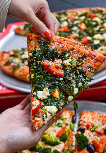 Opinii despre Megabite Pizza Commercial Drive în Vancouver - Hospitality and gastronomy