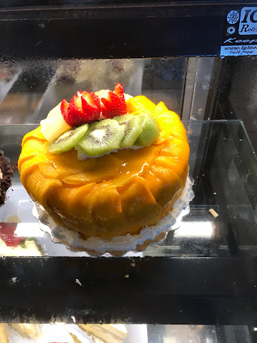 Papa John's Bakery 庭坊餅店 - Hospitality and gastronomy