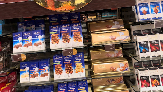 Opinii despre Lindt Chocolate Shop - Scarborough în Scarborough - Hospitality and gastronomy