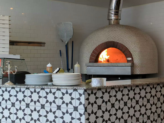 Opinii despre Pizzeria Via Napoli în Etobicoke - Hospitality and gastronomy