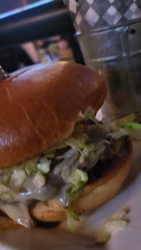 Opinii despre El Furniture Warehouse în Calgary - Hospitality and gastronomy