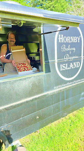 Opinii despre Hornby Island Bakery & Pizzeria în Hornby Island - Hospitality and gastronomy
