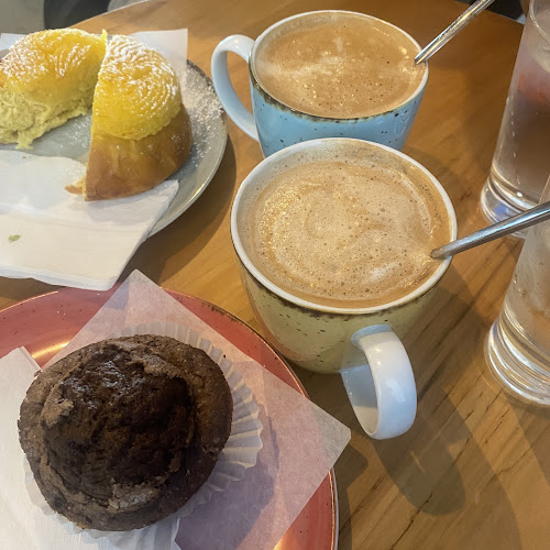 Bom Dia Café & Bakery - Queen