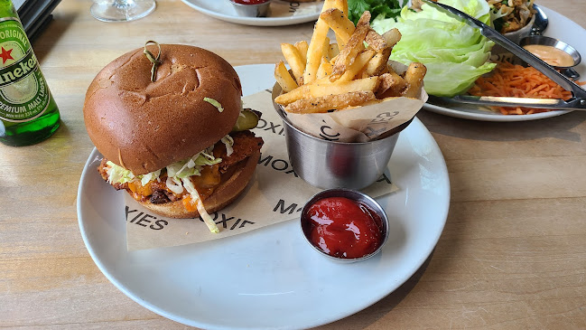 Comentarii opinii despre Moxies Davie Restaurant