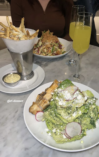 RH Courtyard Restaurant at RH Toronto - Hospitality and gastronomy