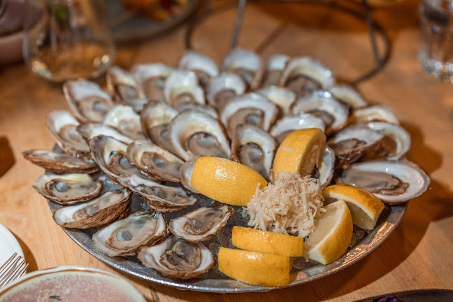 100 Adelaide St E, Toronto, ON M5C 1K9