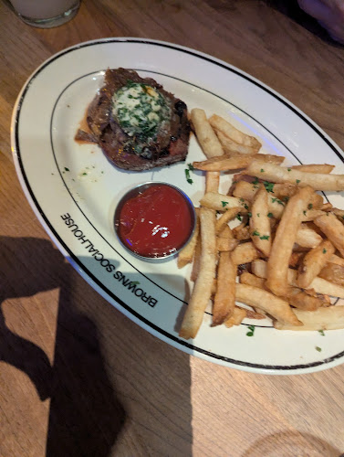 Browns Socialhouse Eagle Landing - Chilliwack