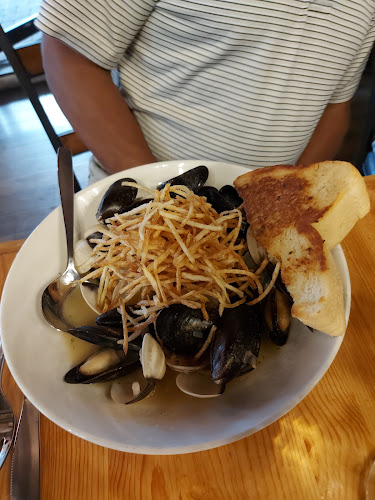 West Coast Seafood & Raw Bar Kelowna - Kelowna