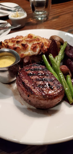 1977 Leslie St, North York, ON M3B 2M3