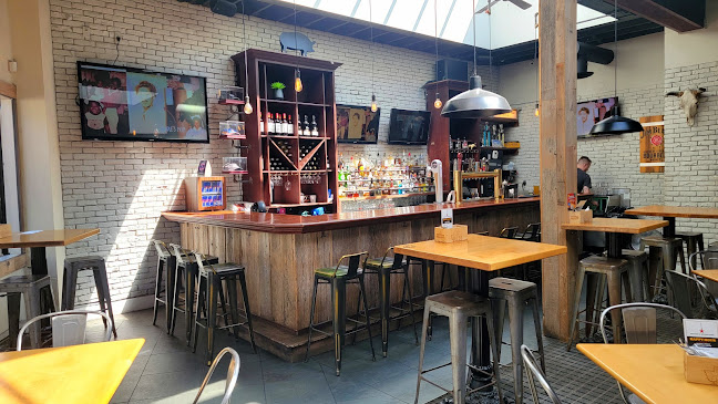 Smoke and Bones BBQ - Hospitality and gastronomy