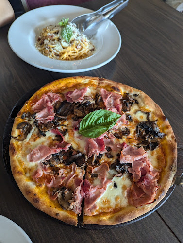 La Vecchia Restaurant Uptown - Toronto