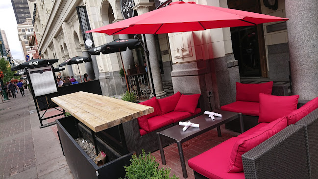 200 8 Ave SW, Calgary, AB T2P 1B5