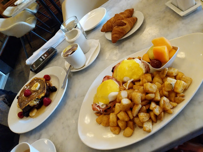 Proof Kitchen + Lounge - Hospitality and gastronomy