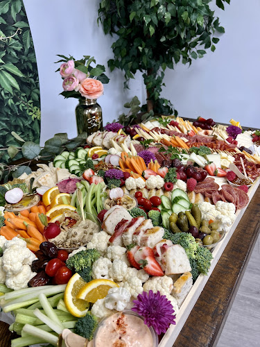 Oh Graze | Catering - Charcuterie Grazing Board and Box - Gifts | - Hospitality and gastronomy