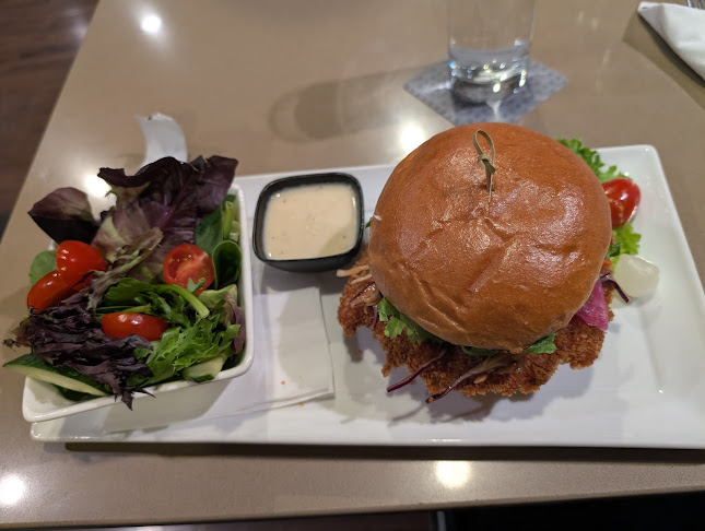 Harold's Kitchen & Bar - Hospitality and gastronomy