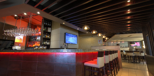 Mano's Restaurant & Lounge - Saskatoon