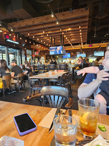 Browns Socialhouse Lethbridge West - Hospitality and gastronomy