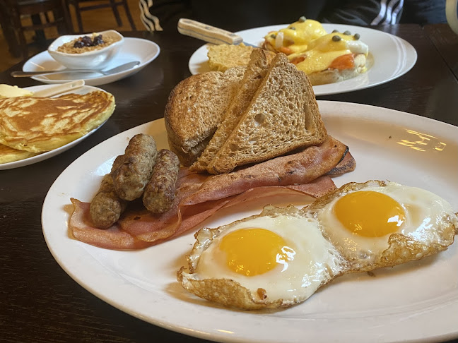 33 Queen St S A, Kitchener, ON N2G 1V8