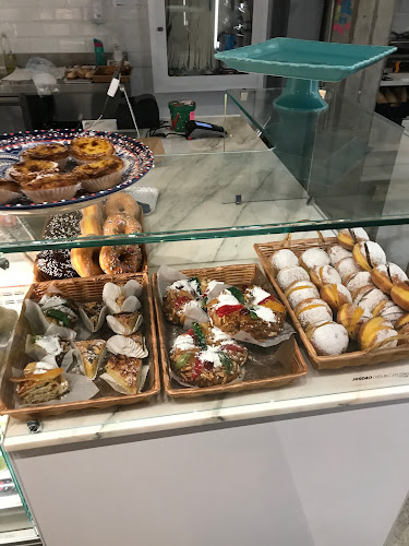 Bom Dia Café & Bakery - Queen