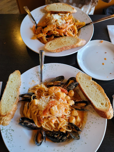 Opinii despre Quick Flame Restaurant and Bar în Oshawa - Hospitality and gastronomy