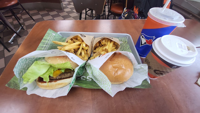 Opinii despre A&W Canada în Yellowknife - Hospitality and gastronomy